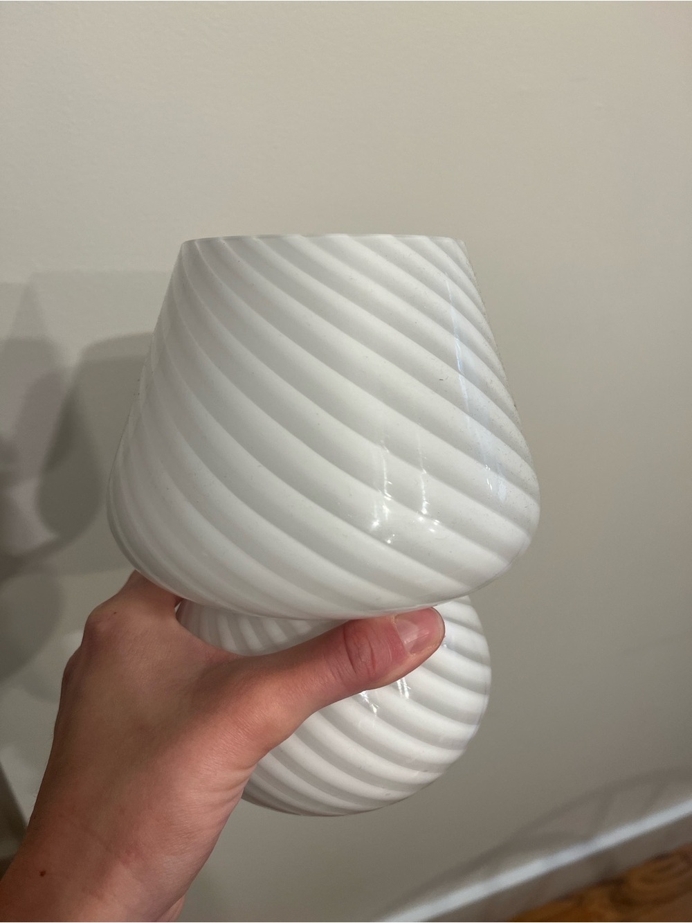 Cordless rechargeable Swirled White Ceramic Vase - Picture 5 of 5
